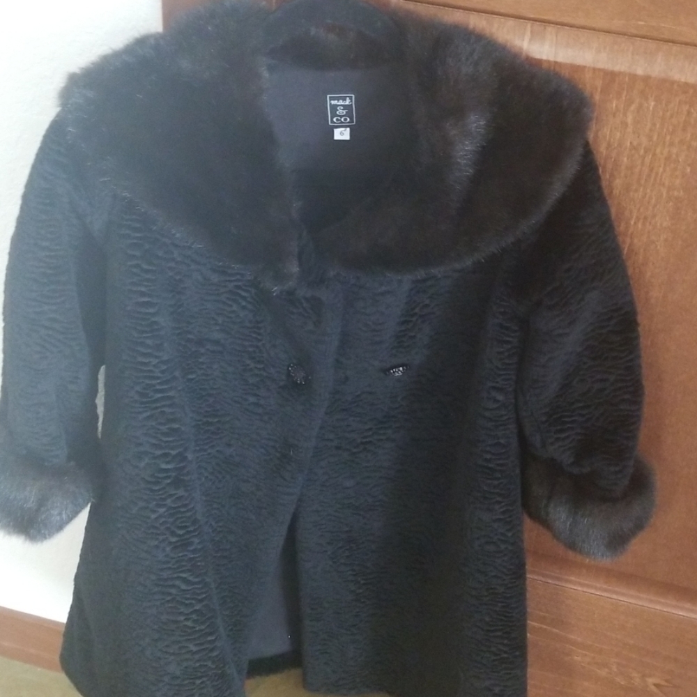 Mack & Co girls boutique fur coat size 6. Worn 2x